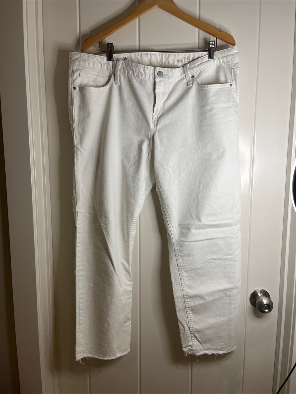 GAP White Cropped Women's Jeans